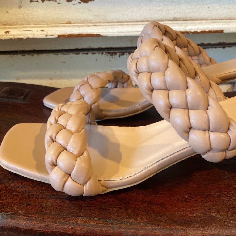 Fashionable sandels size 10 - Picture 3 of 8
